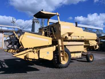 Colheitadeiras new holland 8055 1989 - Ano: 1989 - R$65000 - Agroads